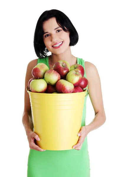 Femme souriante aux pommes — Photo