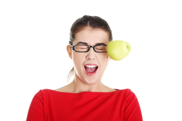 Casual woman in glasses hit by apple — Stock Photo, Image