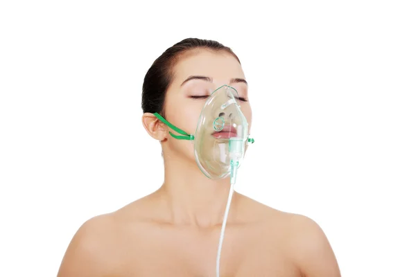 Diseased female patient wearing a oxygen mask — Stock Photo, Image