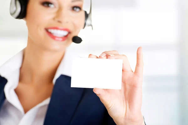 Customer service representative holding a blank card. — Stock Photo, Image