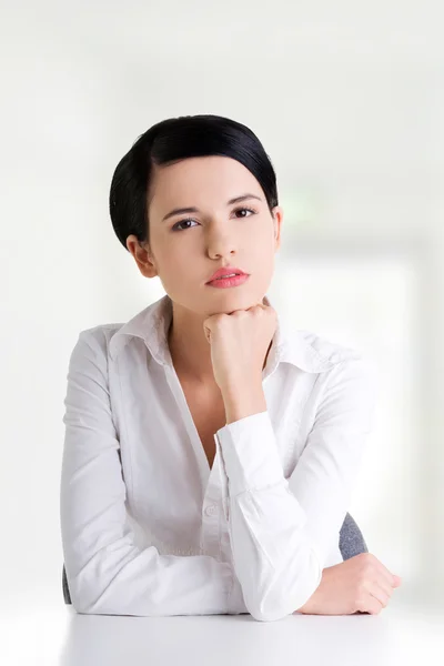 Pretty young woman in sitting at the desk — Stock Photo, Image