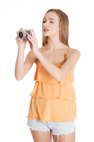 Young summer woman is taking a photo. — Stock Photo, Image