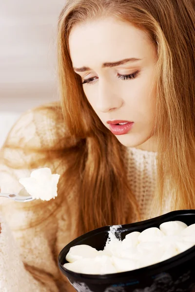 Young depressed woman is eating big bowl of ice creams — Stock Photo, Image