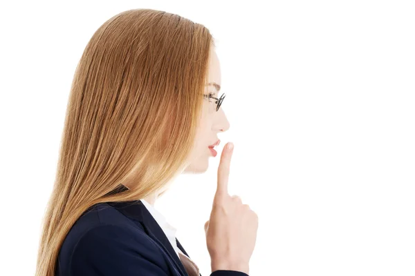 Hermosa mujer de negocios con el dedo en los labios . — Foto de Stock