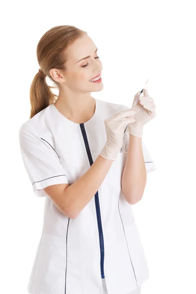 Beautiful young nurse with needle. — Stock Photo, Image