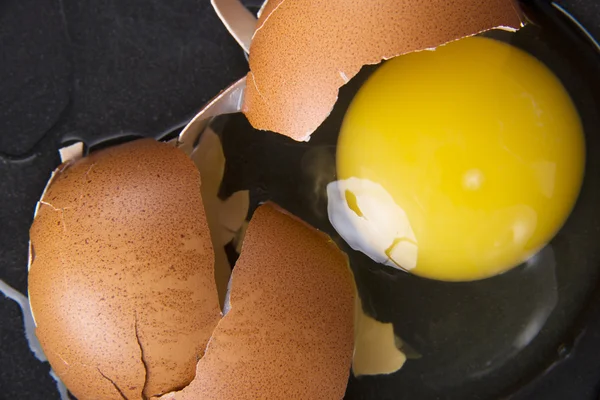 Broken egg, close up — Stock Photo, Image