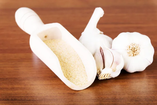 Raw fresh garlic with spice. — Stock Photo, Image