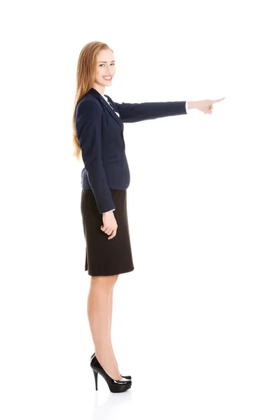 Beautiful business woman pointing on copy space. — Stock Photo, Image