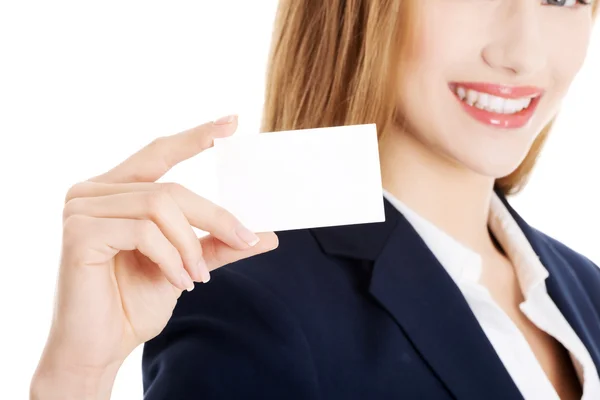 Beautiful caucasian business woman holding personal card. — Stock Photo, Image