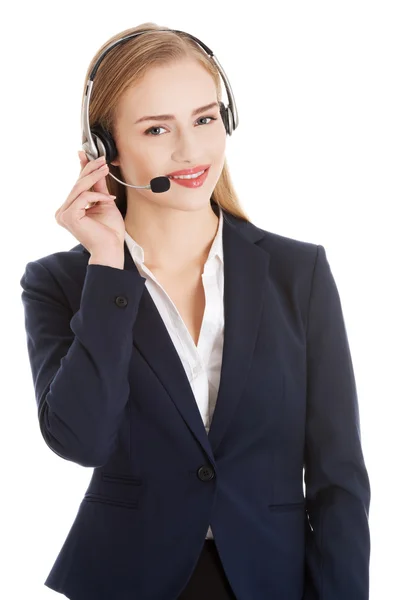 Mulher de negócios caucasiana bonita no call center . — Fotografia de Stock