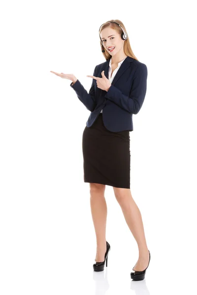 Beautiful causual business woman at call center is pointing on copy space — Stock Photo, Image