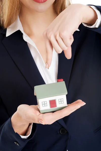 Beautiful caucasian business woman is holding house model. — Stock Photo, Image