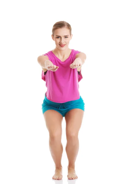 Beautiful caucasian woman doing exercises. — Stock Photo, Image