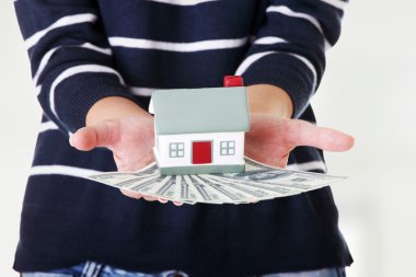 Bizi dolar faturaları ve ev tutan kadın