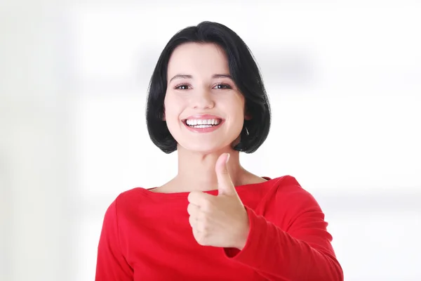 Bela jovem mulher gestando polegares para cima . — Fotografia de Stock