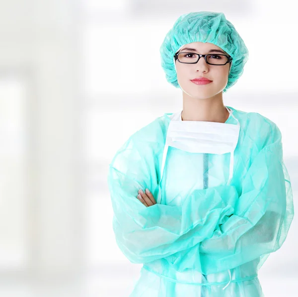 Portrait de jeune femme heureuse médecin — Photo