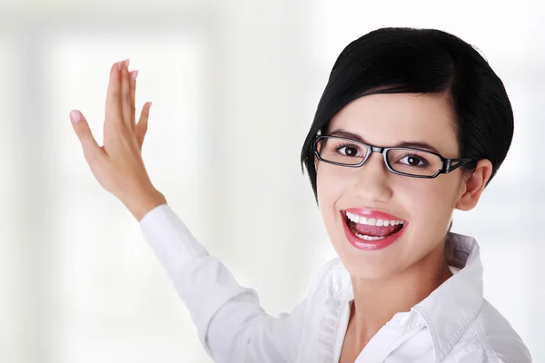 Beautiful business woman showing copy space — Stock Photo, Image