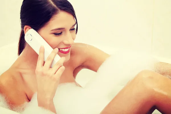 Beautiful young woman talking by phone — Stock Photo, Image