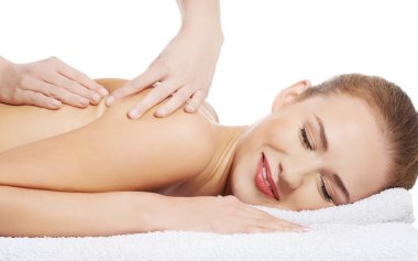 yalan ve dinlendirici spa salonunda kadın