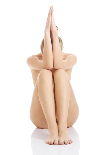 Donna nuda con pelle fresca e pulita . — Foto Stock