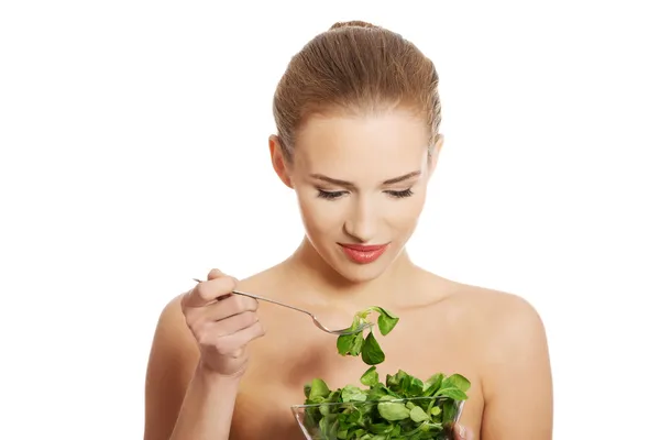 Woman eating lettuce — Stock Photo, Image
