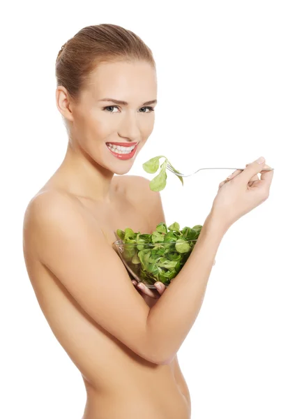 レタスを食べる女性 — ストック写真