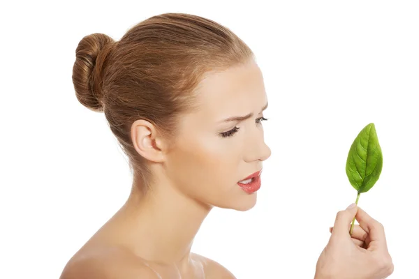 Beautiful caucasian topless woman with one green leaf. — Stock Photo, Image