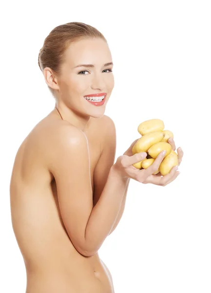 Woman holding raw potatoes. — Stock Photo, Image