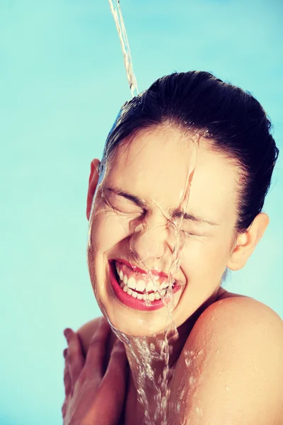 Water falling on face of happy woman — Stock Photo, Image