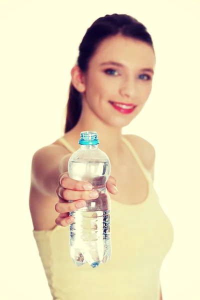 Vrouw bedrijf water — Stockfoto