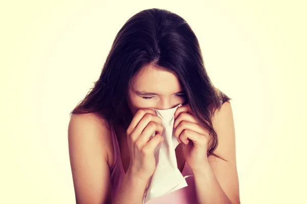 アレルギーを持つ 10 代女性 — ストック写真