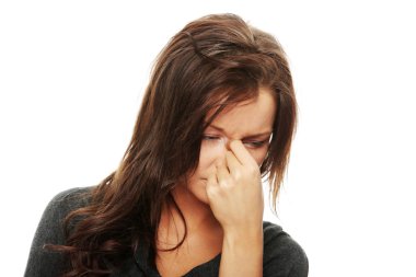 Başı ağrıyan kadın