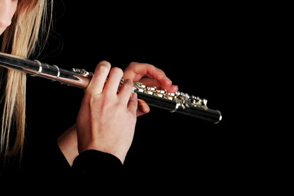 Retrato de una mujer tocando flauta transversal —  Fotos de Stock