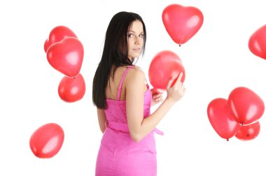 Kırmızı kalp balon ile güzel bir genç kadın
