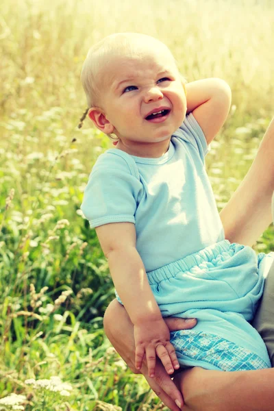 Crying baby boy outdoors — Stock Photo, Image