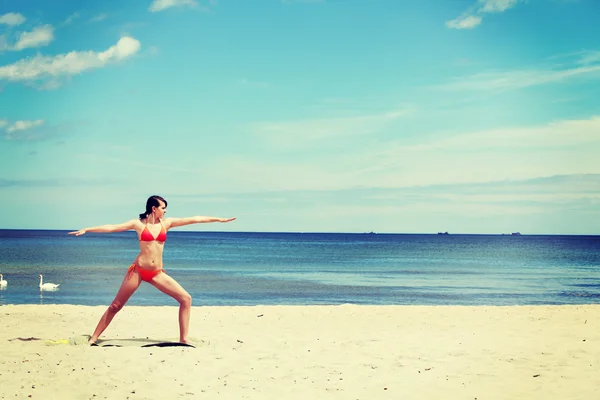 Woman is training exercises — Stock Photo, Image