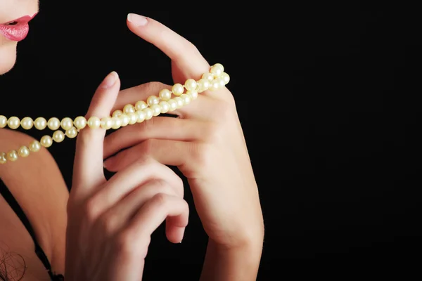 Žena s perlový náhrdelník — Stock fotografie