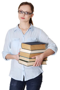 Genç mutlu beyaz kadın (öğrenci) kitapları ile
