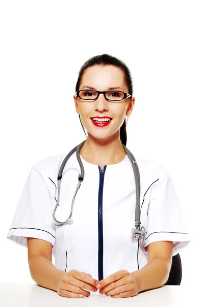 Sorridente medico donna — Foto Stock