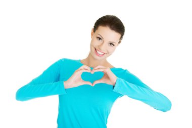 kadın gösteren kalp hareketi