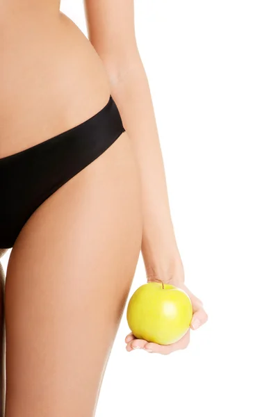 Hermoso cuerpo femenino y manzana — Foto de Stock