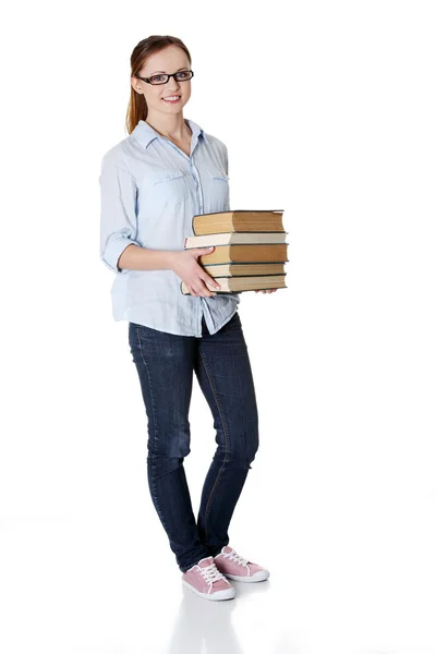 Молодой счастливый кавказский студент с книгами — стоковое фото