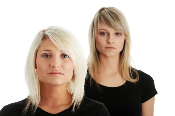 Jonge vrouwen vrienden . — Stockfoto