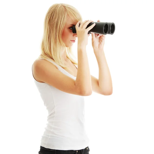 Teen girl with binoculars — 图库照片