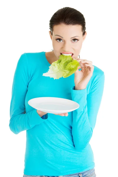 Fit young beautiful woman eating salat — Stock Photo, Image