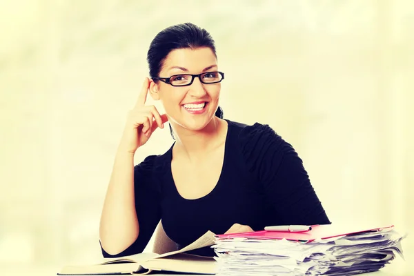 Young student woman learning — Stock Photo, Image