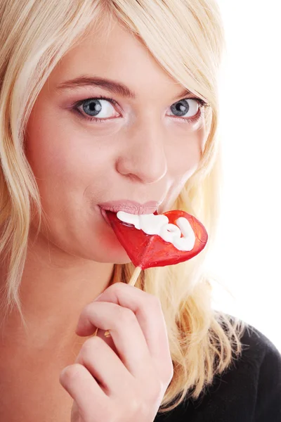 Chica adolescente sosteniendo piruleta roja — Foto de Stock