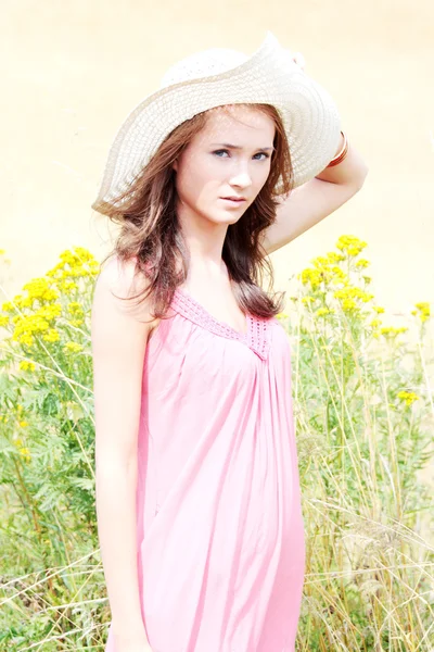 Woman at farmland — Stock Photo, Image