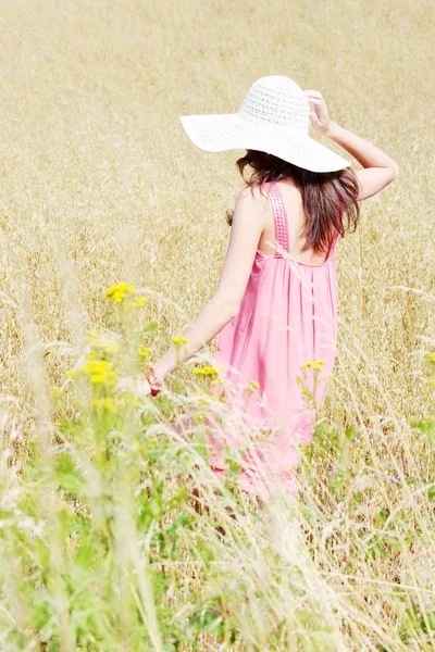 Woman at farmland — Stock Photo, Image