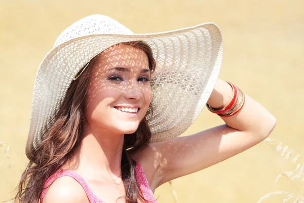 Woman on farmland — Stock Photo, Image